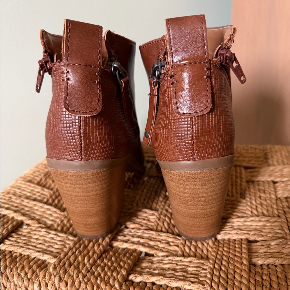 Universal Thread Ankle Booties, EUC - Picture 4 of 15